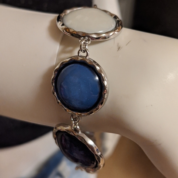 Jewelry - Colored stones & silvertone bracelet
